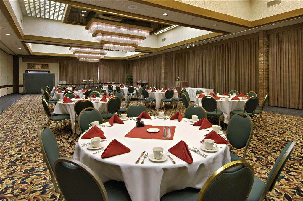 Red Lion Airport & Conference Center Hotel 3*