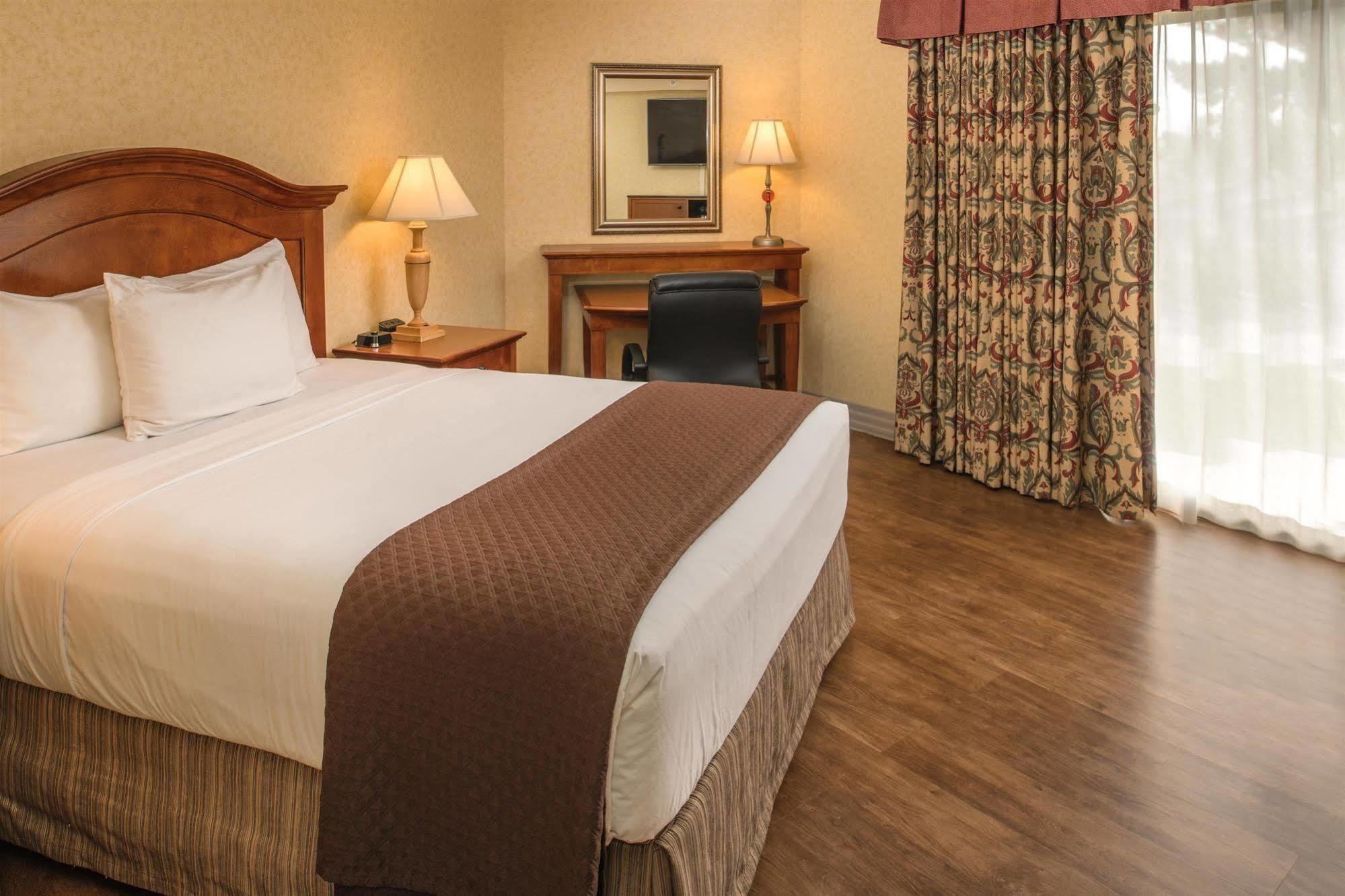 Red Lion Airport&conference Center 3*